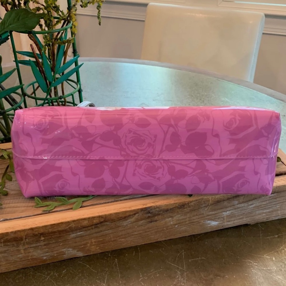 BETSEY JOHNSON PINK “FRENCHIE” WRISTLET/ COSMETIC - Picture 6 of 6